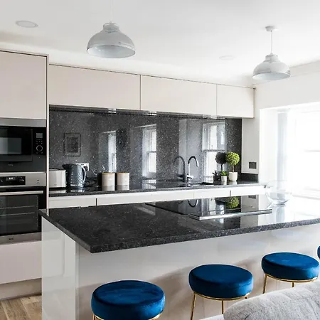 Monterey - Stunning, Duplex In The Heart Of