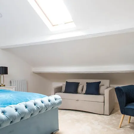 Monterey - Stunning, Duplex In The Heart Of קנדל